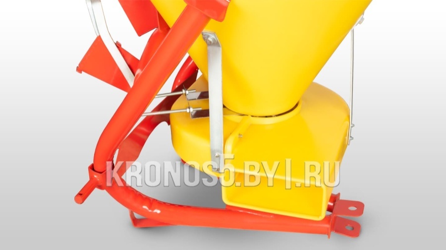 Разбрасыватель навесной, садовый (Лейка) Strumyk S-500S (500 л)